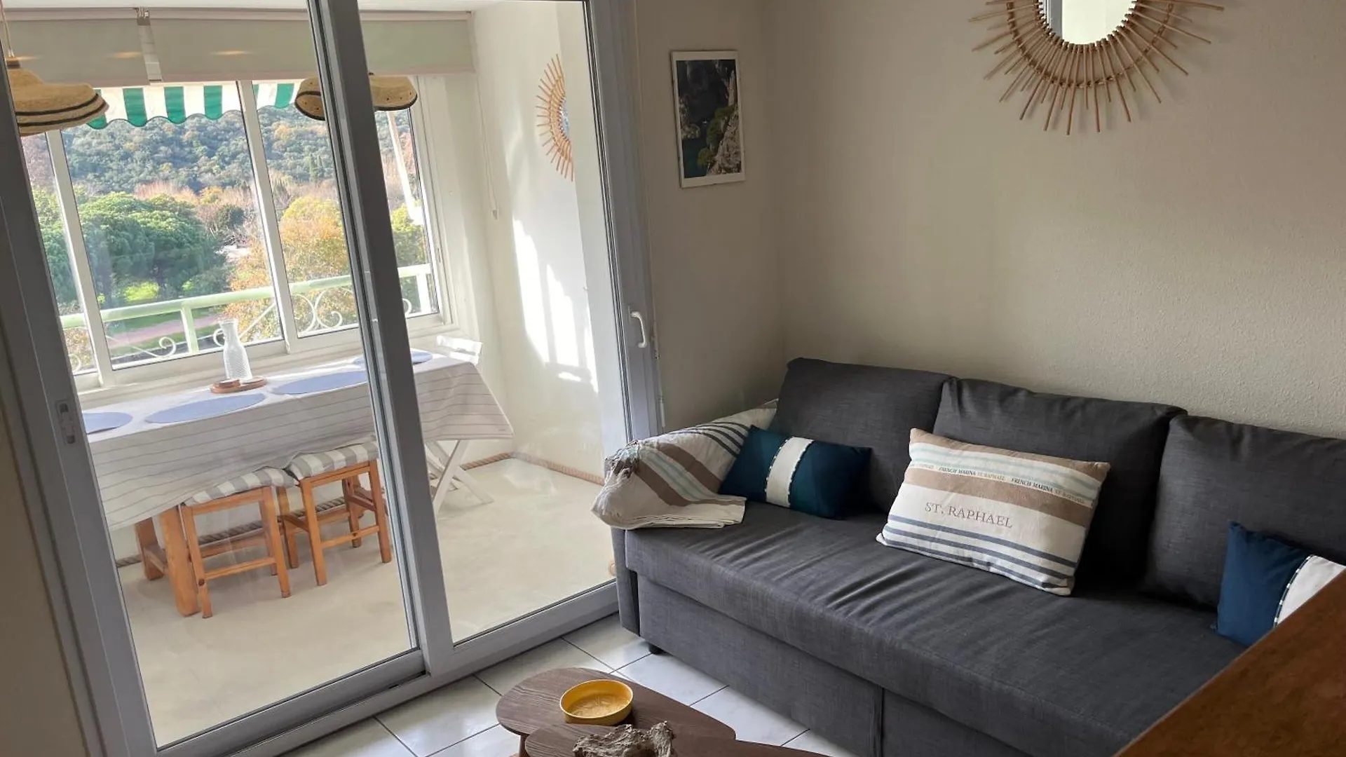 Appartement Vue Mer Agay Saint-Raphael  Apartment Saint-Raphael (Var)